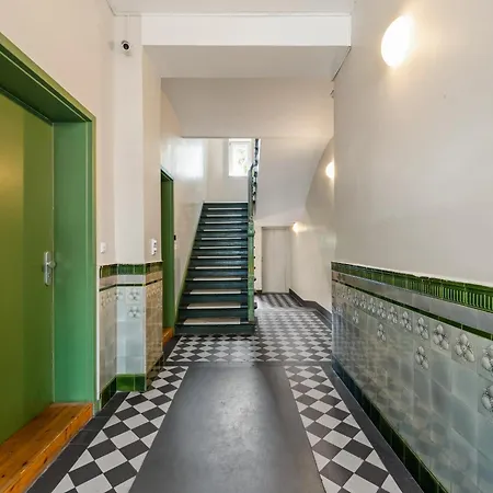 Mooeve Friedrichs Big