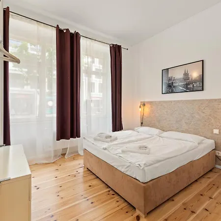 Mooeve Friedrichs Big * Berlin